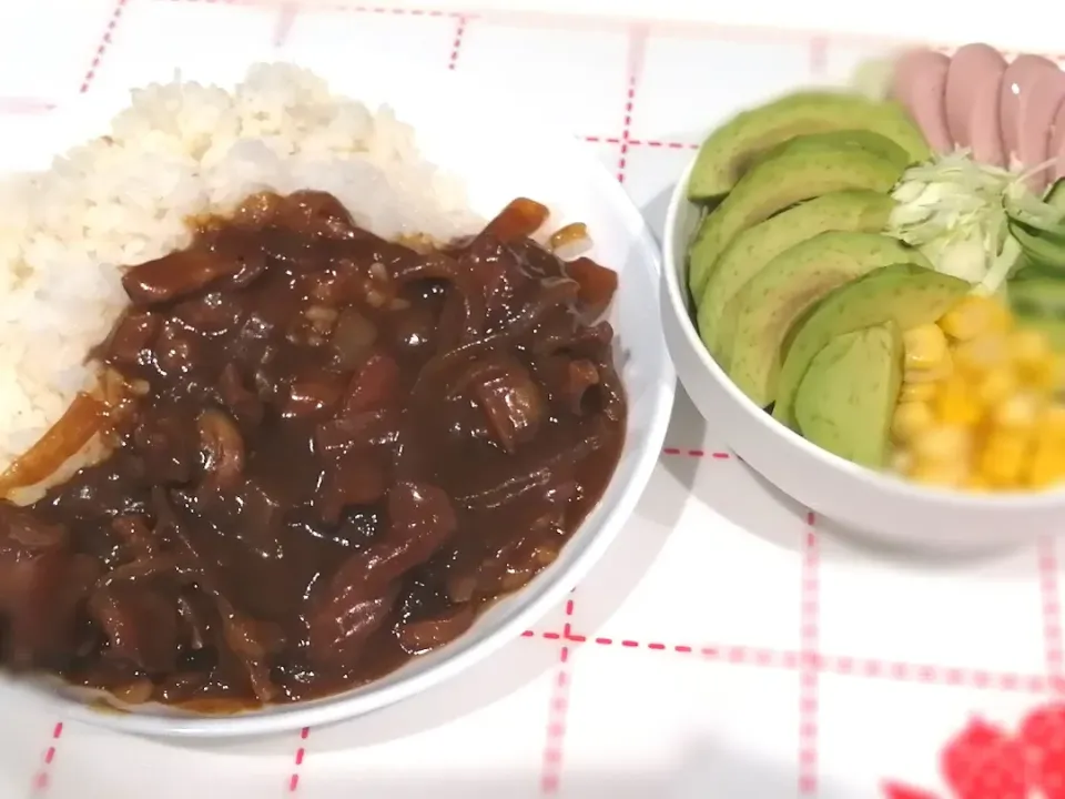 牛すじカレー
サラダ|あぁちゃんさん