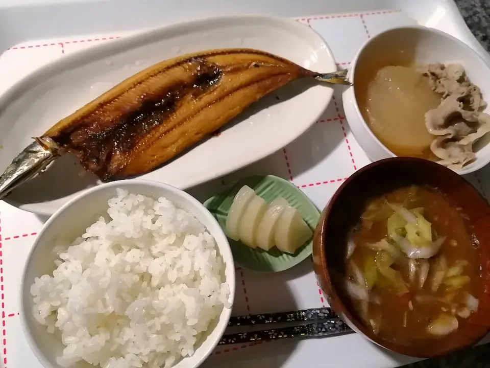 サンマの干物
豚バラ大根
味噌汁|あぁちゃんさん