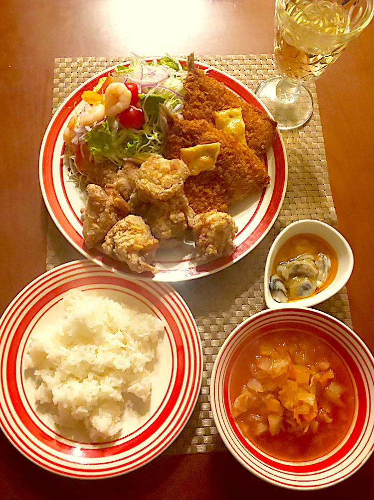 Snapdishの料理写真:Today's Dinner🍴牡蠣のﾏﾘﾈ･白出汁ﾐﾈｽﾄﾛｰﾈ･鯵ﾌﾗｲ&唐揚げ<お惣菜>w/海老とｱﾎﾞｶﾄﾞのｻﾗﾀﾞ･白飯|🌈Ami🍻さん