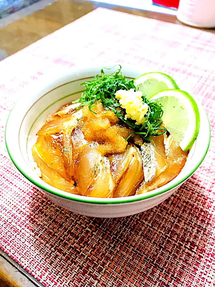 太刀魚の親子ヅケ丼。(*☻-☻*)|イチロッタさん