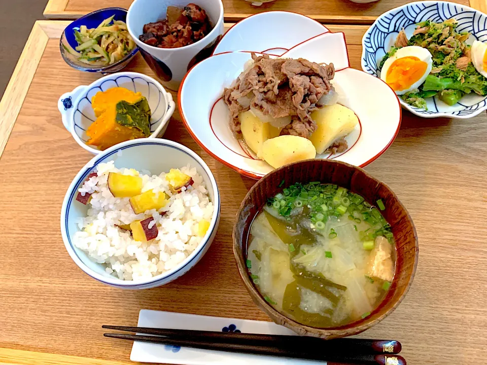 サツマイモご飯　カボチャの塩麹煮　きゅうりの梅ポン　大根とタコの柔らか煮　塩肉じゃが　ブロッコリーのデリ風サラダ　お味噌汁|NAKATAさん