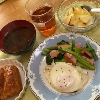 Snapdishの料理写真:小松菜とベーコンの炒め物|ひろりんさん