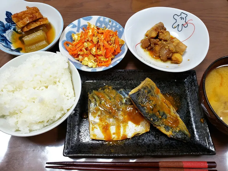 鯖の味噌煮、フキ煮、人参しりしり、鶏炒め|みーさん