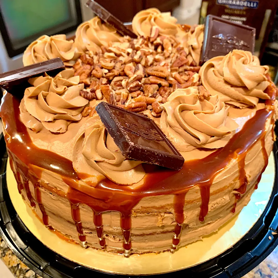 Caramel Pecan Pumpkin 🎃 Cake|Alma's Home Kitchenさん