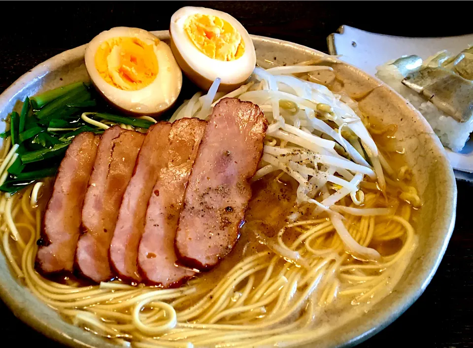 Snapdishの料理写真:また麺❗️ ニラ・もやしラーメン&バッテラ(ハーフ)|mottomoさん