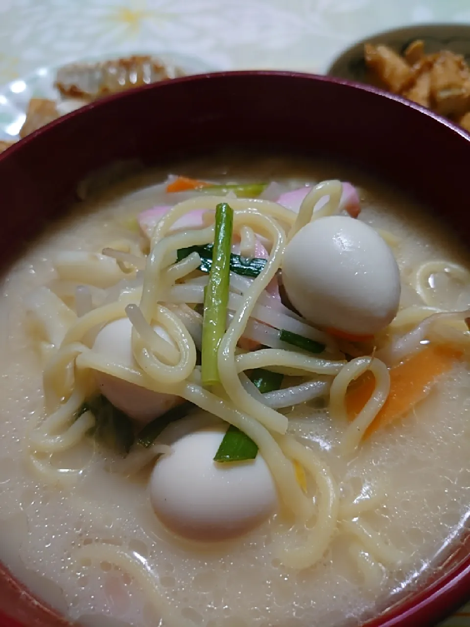 Snapdishの料理写真:寒いからチャンポンにしました🍜
仕事帰り、寒くて疲れて、夕飯作るの面倒ねー😶|🍒ふみりん🍒さん