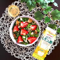 苺とドライフィグのサラダ                  〜レモンの酢でドレッシング♬〜