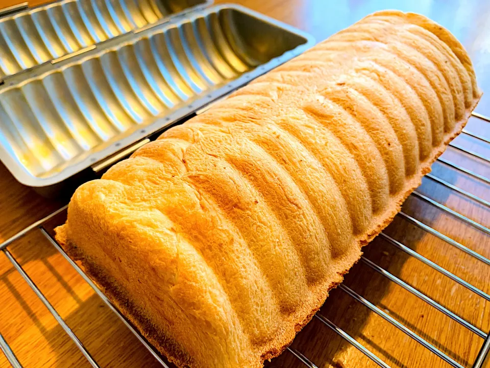 トヨ型パン焼き上がり🥖|いちごさん