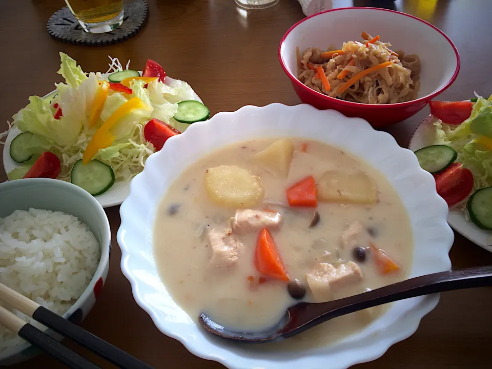 今日の男女飯絆|дﾟ)お昼ご飯
クリームシチューと切干大根煮とサラダ|ω･)و ̑̑༉|ひーちゃんさん