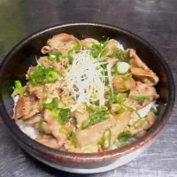 Snapdishの料理写真:ねぎ塩豚丼|佐方亮介さん