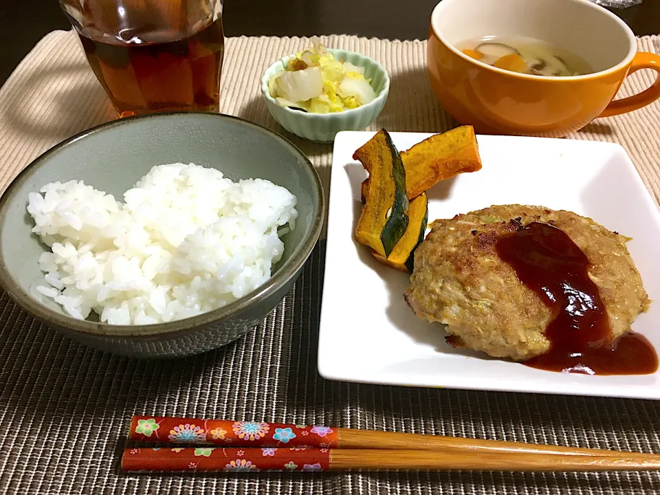 Snapdishの料理写真:ポークハンバーグ、白菜のおかか和え、しいたけのスープ|ちぐあささん