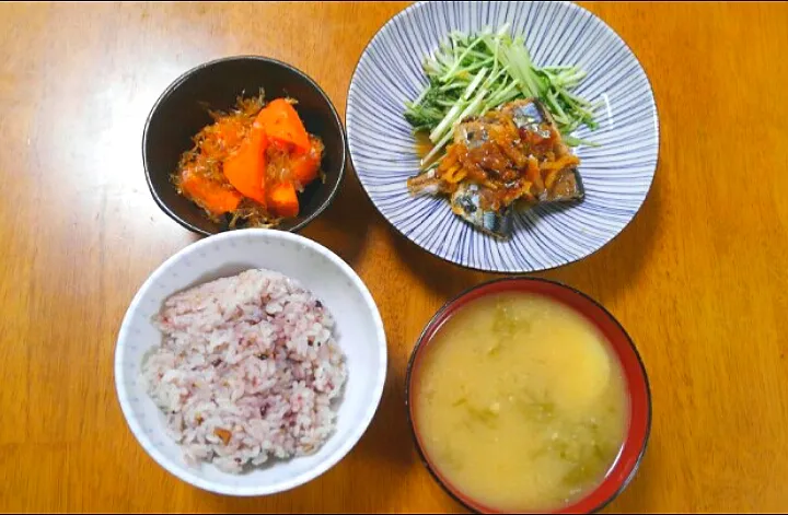 １１月２８日　さんまの梅生姜煮　にんじんの土佐煮　山芋とあおさのお味噌汁|いもこ。さん