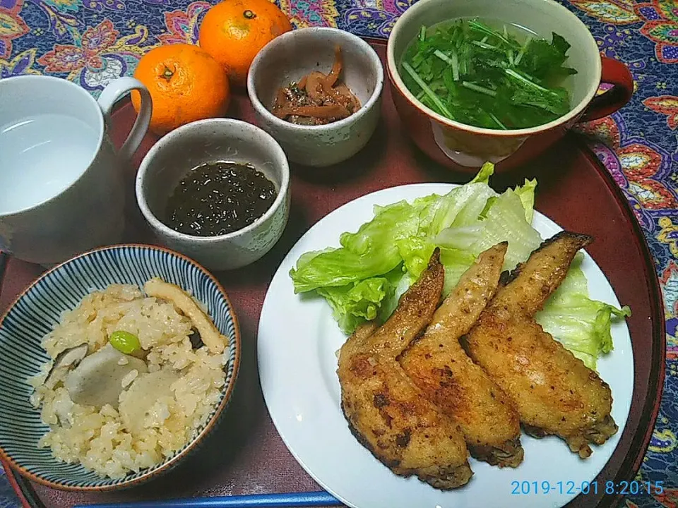 よねばーばの朝ごはん
鶏手羽先の唐揚げ
水菜の味噌汁
もずく酢
鶏肝甘辛煮
里芋の炊き込み御飯|yoneばーばさん