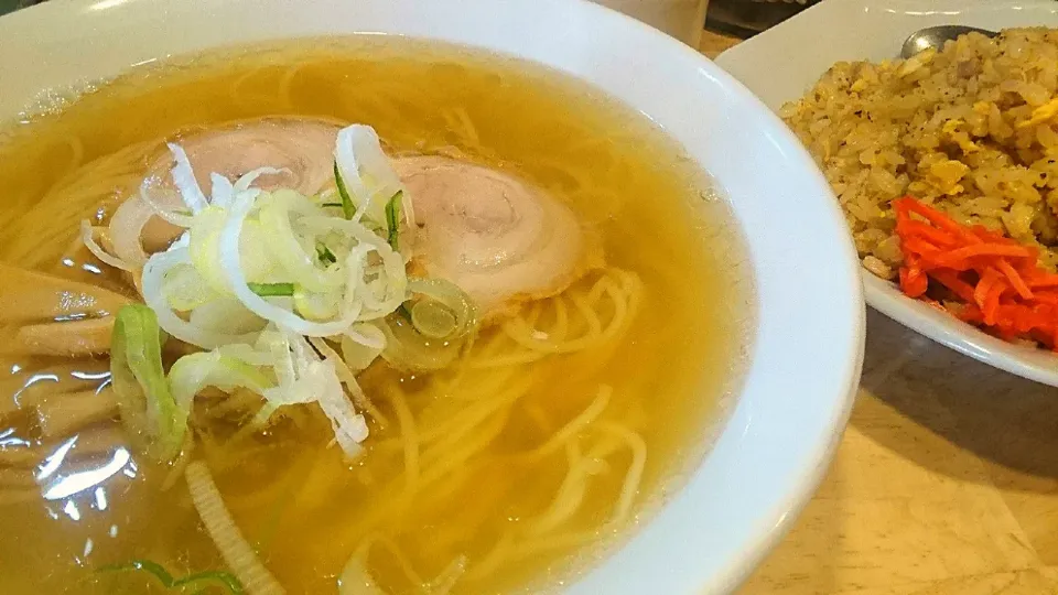 【TRY2019 - 2020
新人賞にぼし部門】
中華そば 来味 板橋店
ラーチャン
（ラーメンと半チャーハン）
＠板橋区役所前、新板橋、板橋
19227|大脇さん