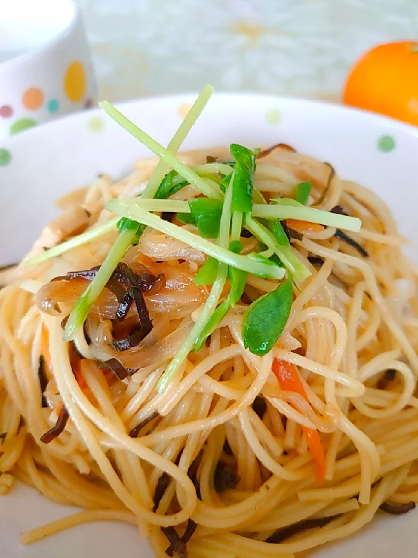 塩昆布とサラダチキンのパスタ🍝|🍒ふみりん🍒さん