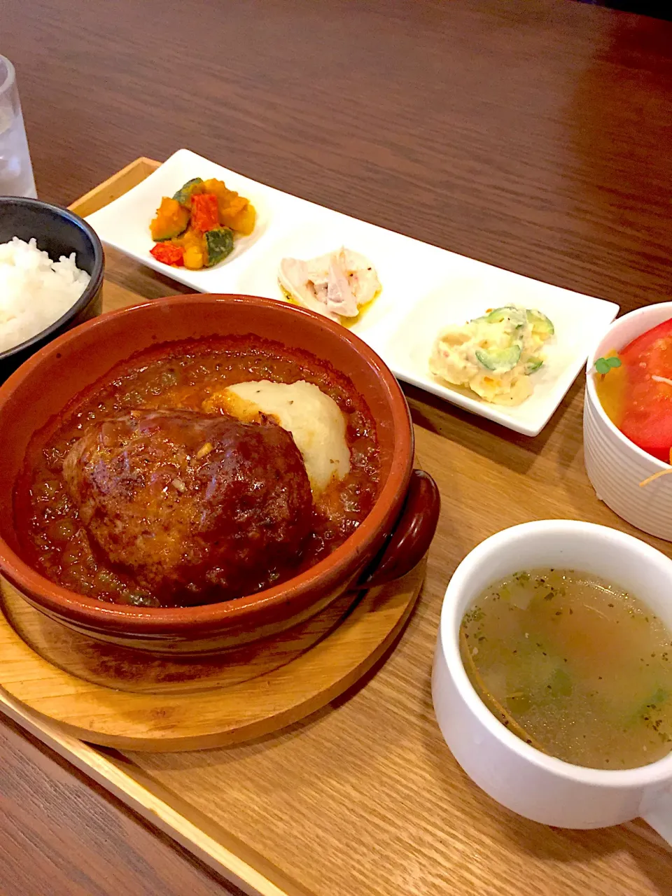 Snapdishの料理写真:ハンバーグランチ🍀|おかちさん