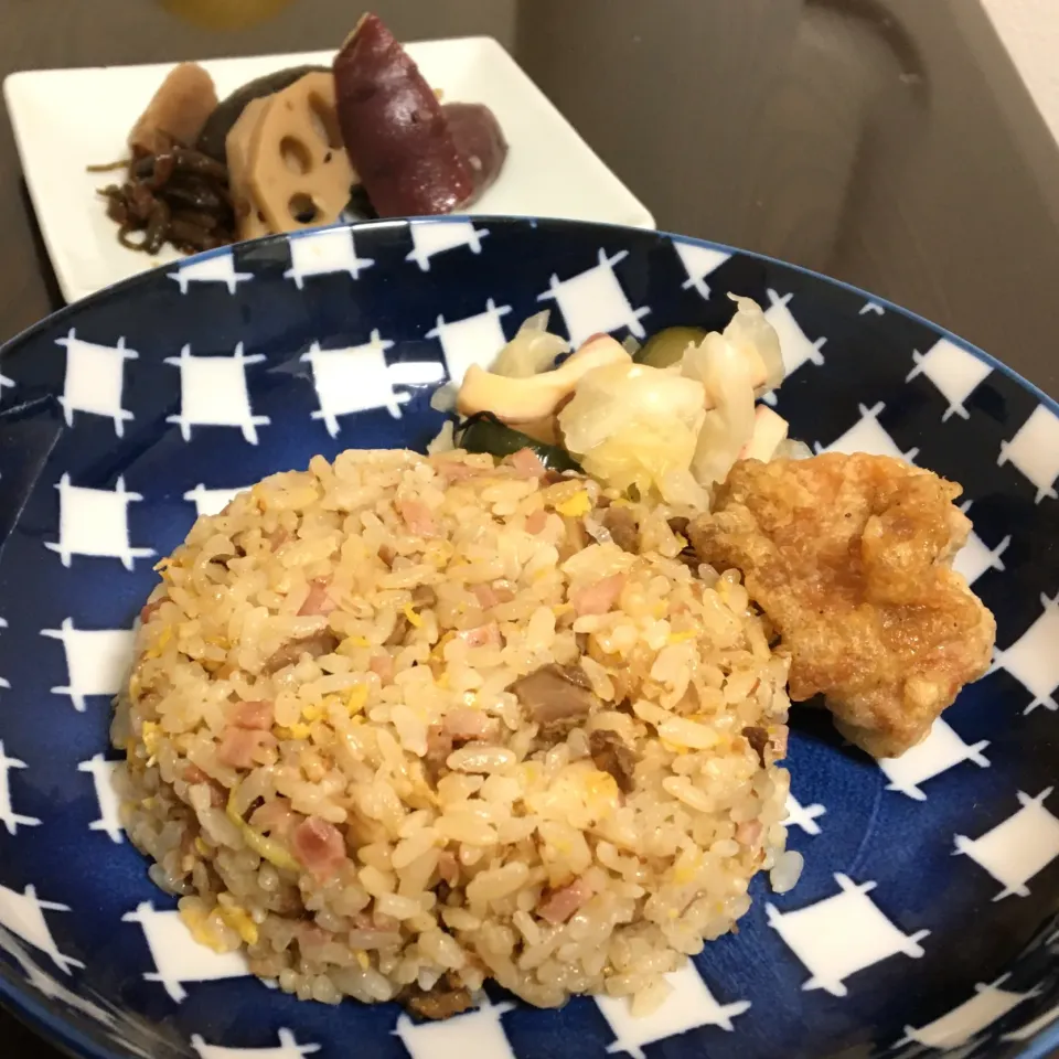 昼ごはん☀️☀️☀️断酒234日目                         五目チャーハン  唐揚げ  キャベツ漬け  煮物|ぽんたさん