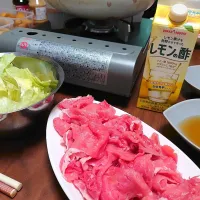 レタスしゃぶ。タレはレモンの酢と昆布の白だしで。