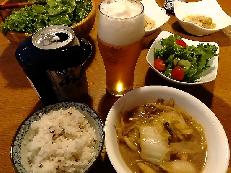 Snapdishの料理写真:週末は鍋ナベなべ。今日は鱈の豆乳味噌鍋with食べラー|Ochinさん