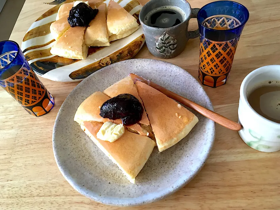 昨日の朝ごはん🥞甘酒と豆乳で作ったパンケーキと、生搾り八女みかん🍊ジュース、穀物コーヒー|さくたえさん