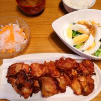 ダイエットメニューの夕ご飯
　鶏のから揚げ風オーブン焼き、ブロッコリーとゆで卵のサラダ、紅白なます　の定食