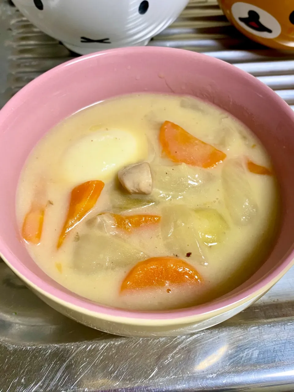 ホワイトシチューにゆで卵を入れた🥚|ひめちゃんさん