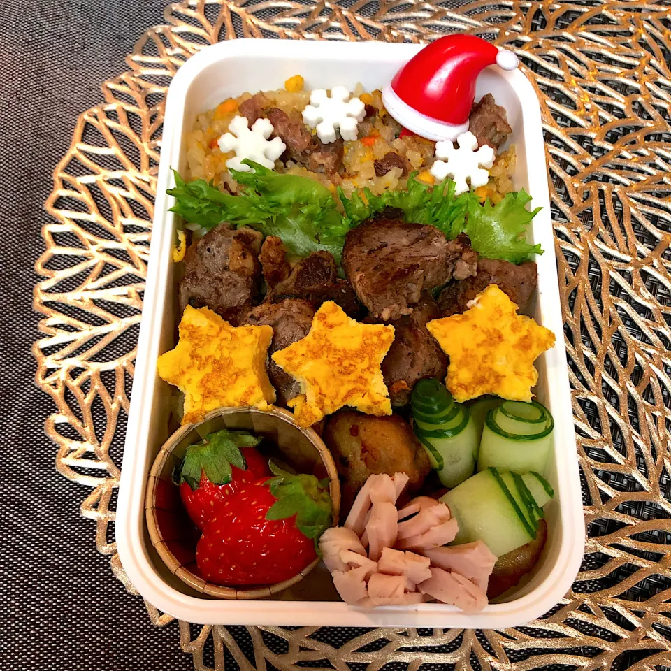 チャーハンとステーキでクリスマス弁当🎅|emichococo625さん