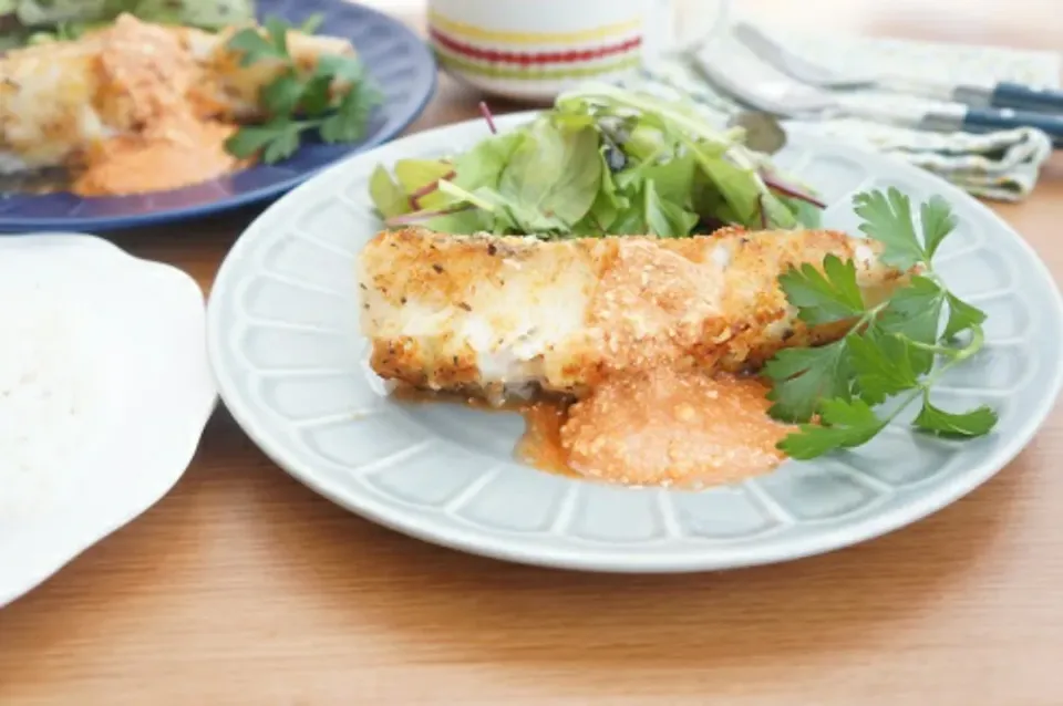 たらのバジルパン粉焼きトマトカッテージチーズソース|ちいさなしあわせキッチンさん