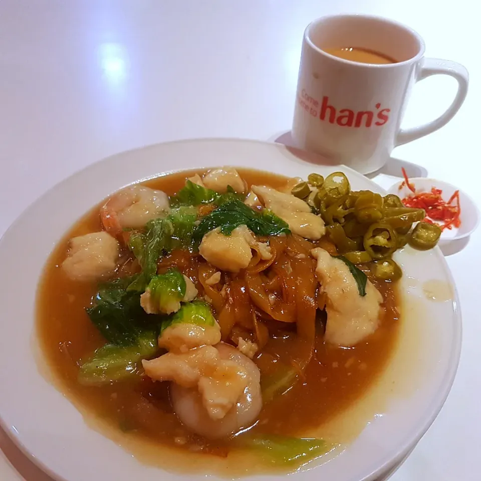 Seafood Hor Fun 😋my comfort food
with milk tea 😚|🌷lynnlicious🌷さん