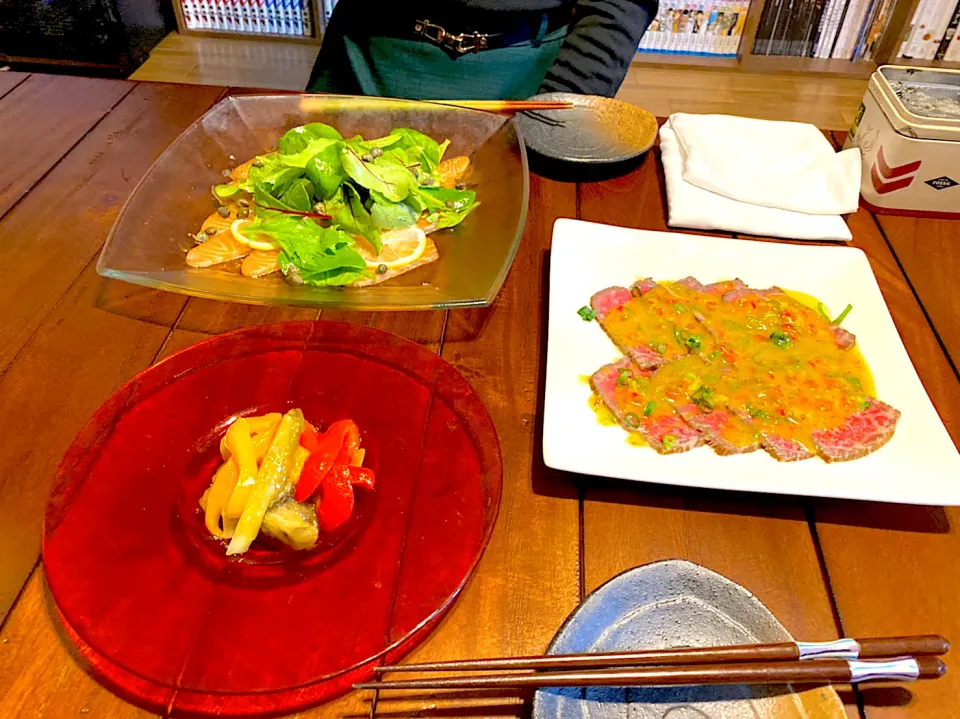 エスカリバーダ  サーモンのマリネ 牛肉のたたき|梛さん