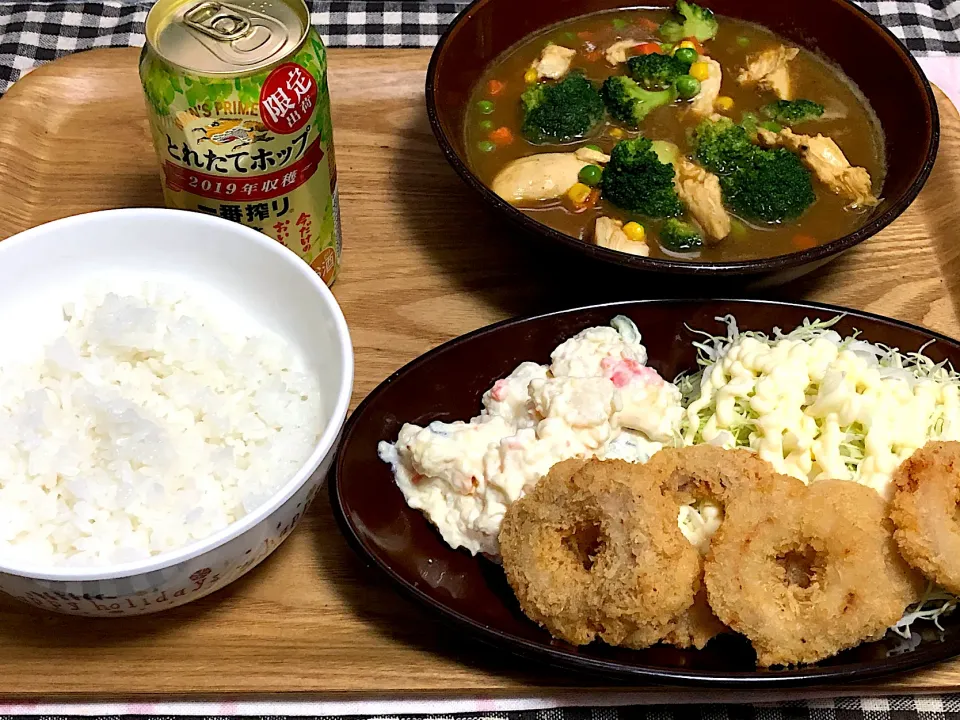 今日の夕食 ☆カレースープ ☆イカリングフライ ☆ポテトサラダ ☆ビール🍺|まぁたんさん