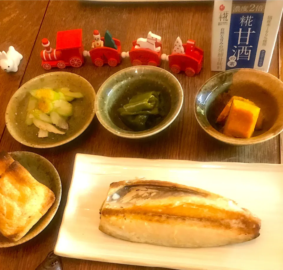 Snapdishの料理写真:晩ごはん #マルコメさんありがとう  #麹甘酒を使って  #かぼちゃの煮物  #マルコメ糀甘酒  #マルコメキッチン  #甘酒の素  #塩鯖焼|小松菜さん