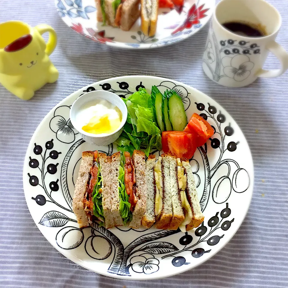 Snapdishの料理写真:BLTサンドとチョコバナナサンド|ゆかりさん