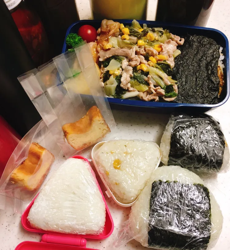 Snapdishの料理写真:今日のお仕事&学校弁当♪2019.12.3|ぐぅさん