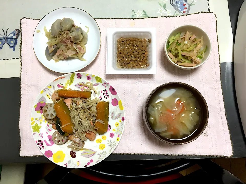 Snapdishの料理写真:鮭とえのきの根菜炒めのご飯|みよさん