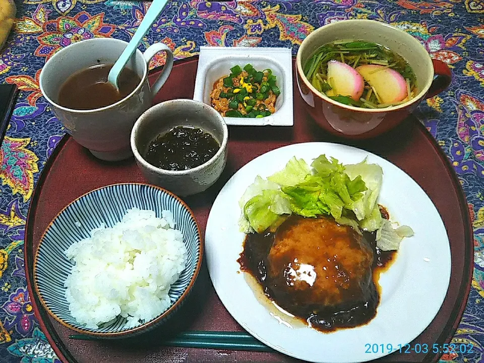 よねばーばの朝ごはん
冷凍ハンバーグレタス添え
水菜と蒲鉾のお汁
納豆
もずく酢
ご飯、生姜ココア|yoneばーばさん