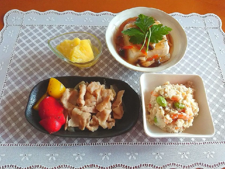 ☆豚肉しょうが焼き
☆キノコのあんかけ豆腐
☆おから煮
☆パイナップル|chikakoさん