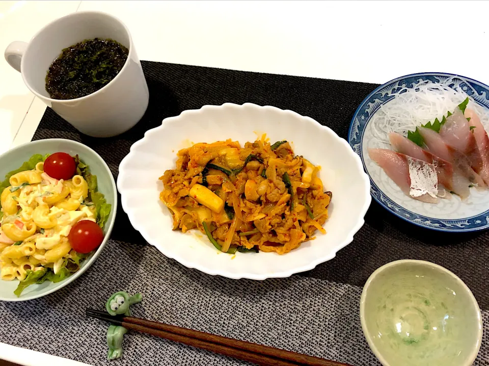 Snapdishの料理写真:#豚キムチ　#わかしのお刺身　#マカロニサラダ　#しじみとあおさの味噌汁|ゆぺこさん