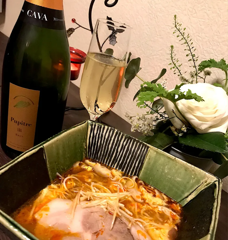 自家製チャーシューをトッピングしたサンラータンとCAVA|izunさん