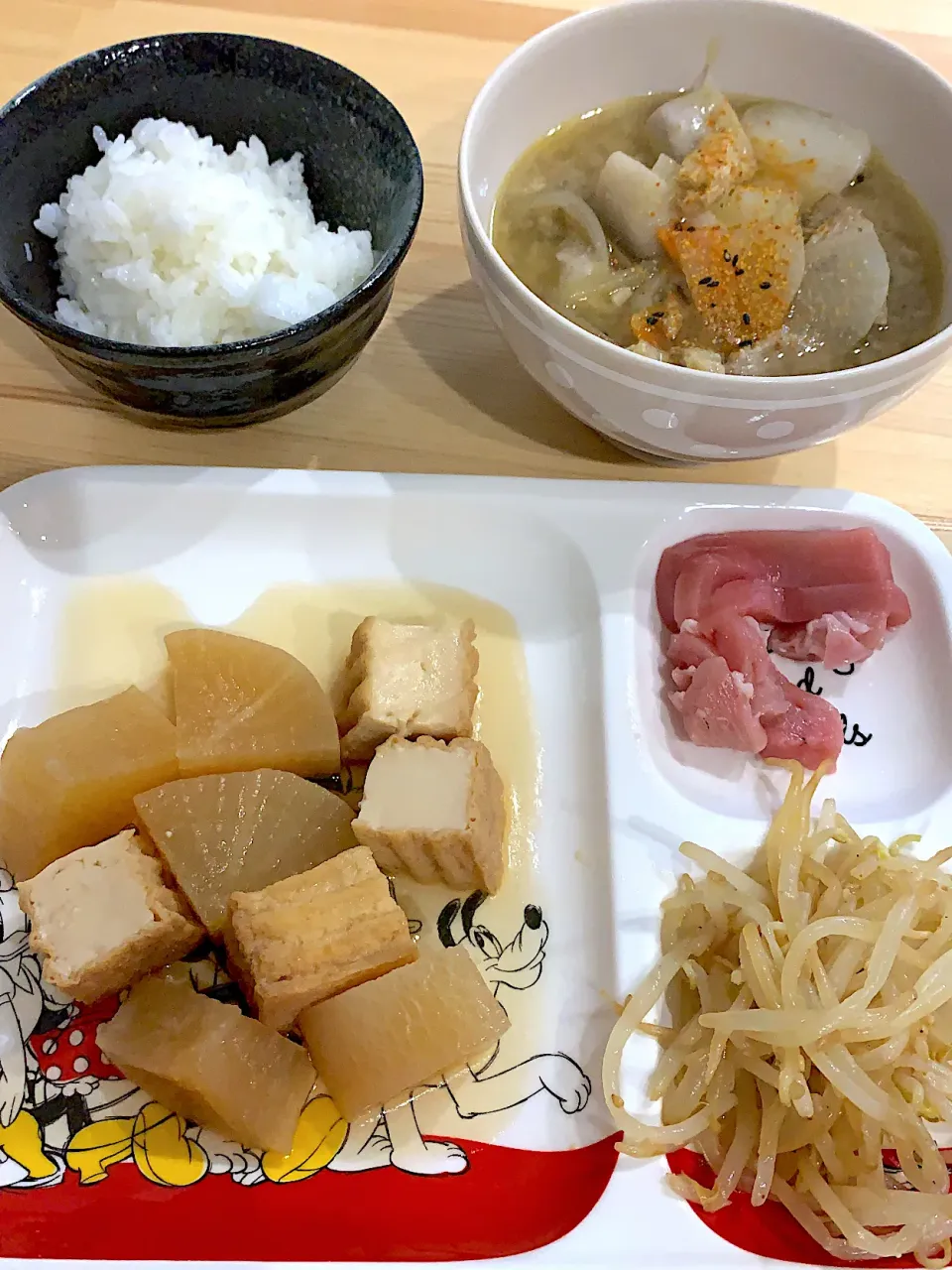 ・大根と厚揚げの煮物　・もやしのナムル　・中トロの刺身　・豚汁|ぺろたんさん