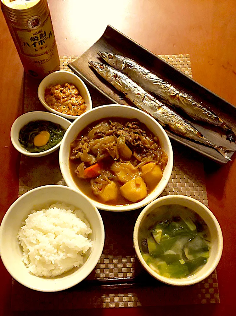 Snapdishの料理写真:Today's Dinner🍴 胡麻納豆･めかぶ･秋刀魚の塩焼き･肉じゃが･白飯･揚げ茄子と小松菜のお味噌汁|🌈Ami🍻さん