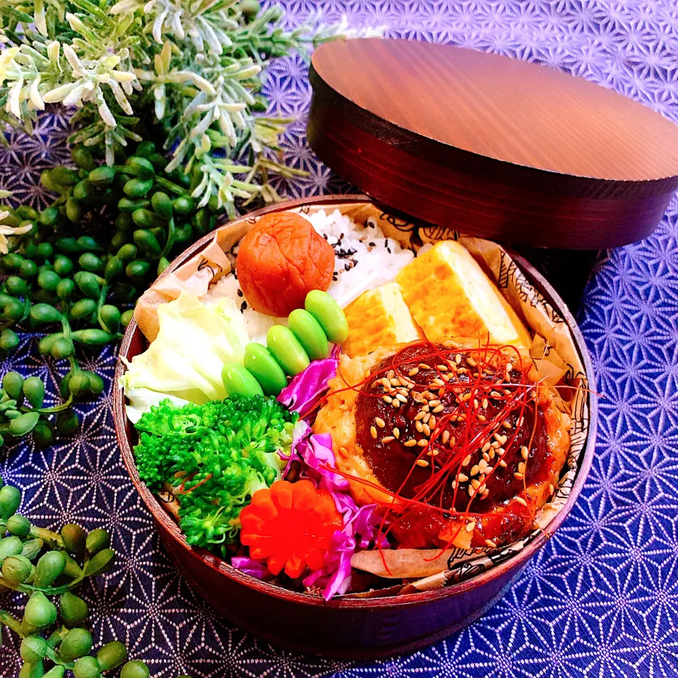 椎茸まるごと捏ねバーグ弁当✴︎                         頬張って食べる☆めはりバーグです♬|あやみんさん