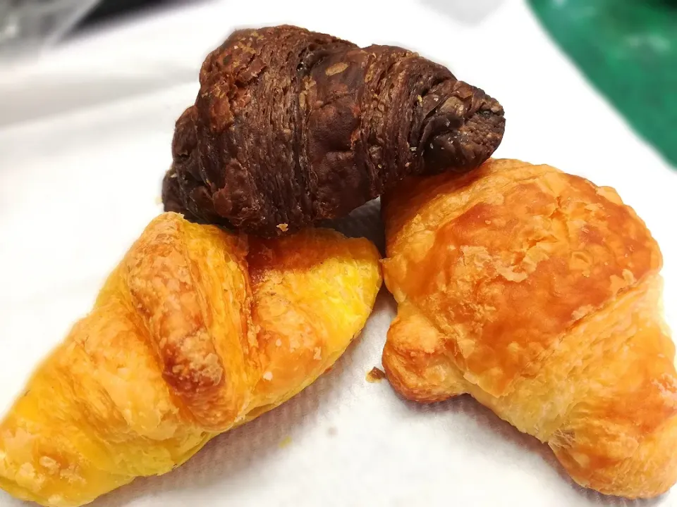 お昼は、三色クロワッサン🥐|Kojiさん