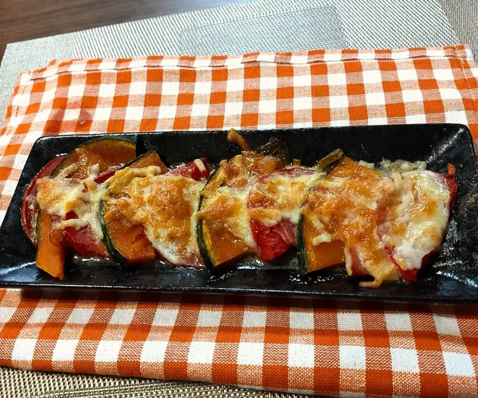 🍅トマトとカボチャのチーズ焼き|hiroyoさん