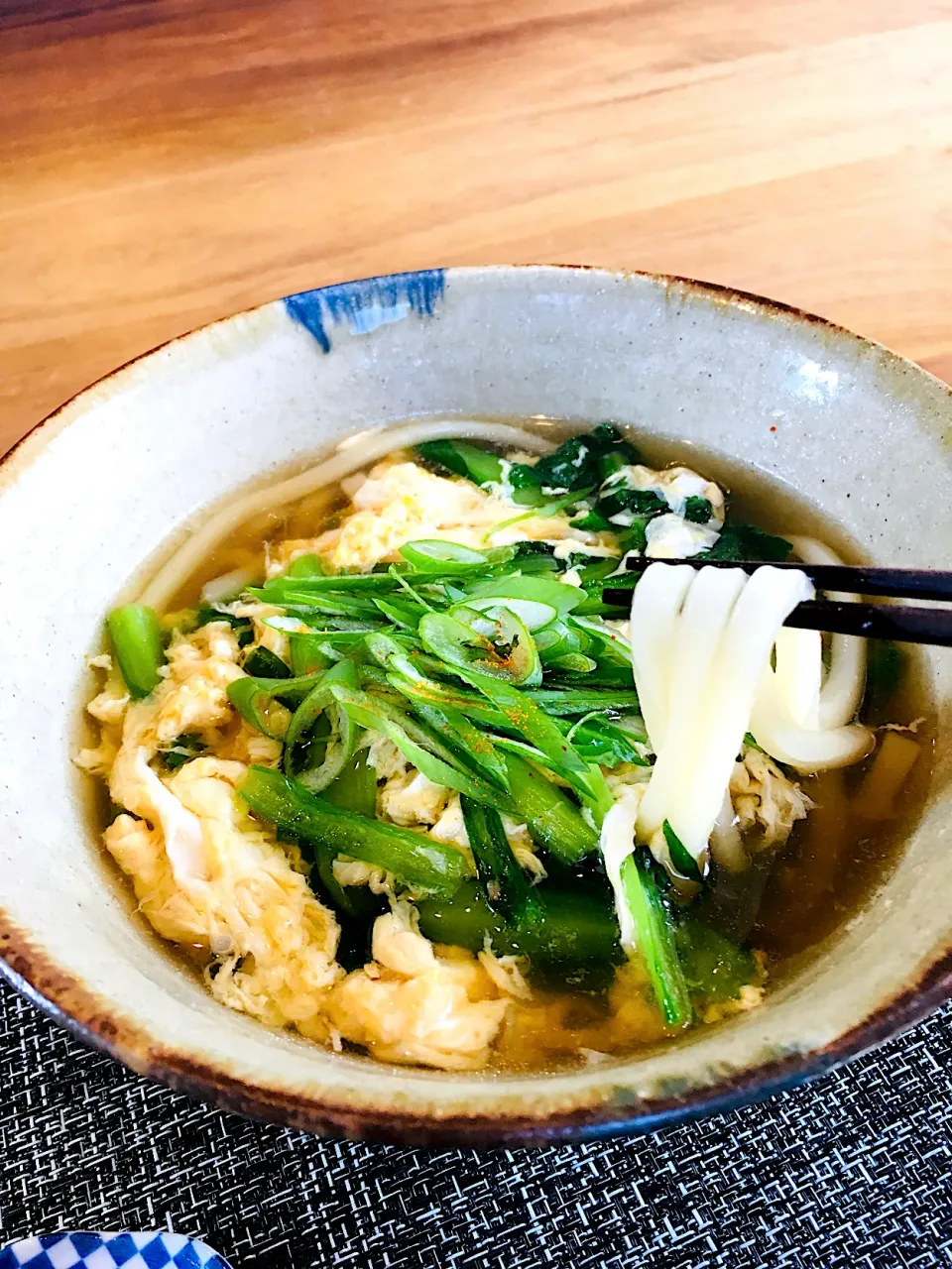 今日のお家で一人ランチは                            小松菜と卵のあんかけうどん✨|ミッチ☆ママさん