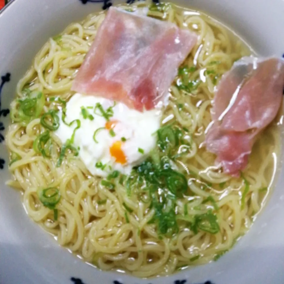 生ハム塩ラーメン😲うま〜ぃ( ˘ ³˘)♥

函館塩ラーメン使用ෆ╹ .̮ ╹ෆ

お知らせドア開かない😅|ペンギンさん