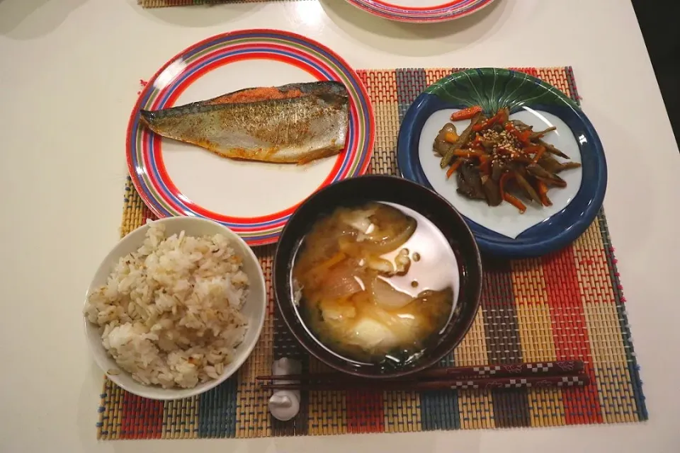 Snapdishの料理写真:今日の夕食 さばの明太子、舞茸入りきんぴら、麦ご飯、落とし卵の味噌汁|pinknari🐰🌈さん