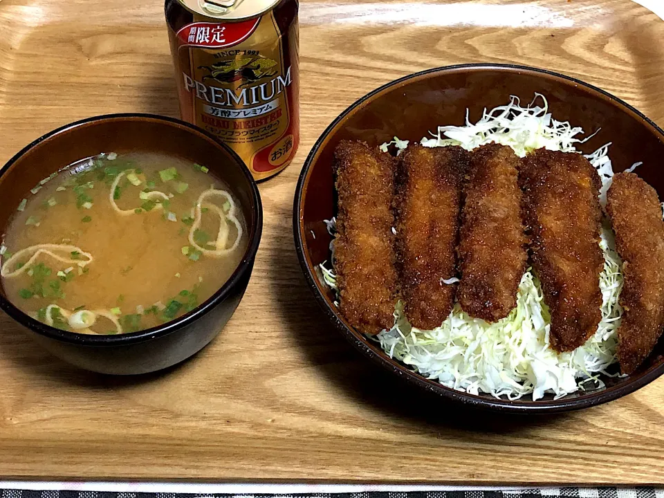 今日の夕食 ☆いわしソースカツ丼 ☆味噌汁 ☆ビール🍺|まぁたんさん