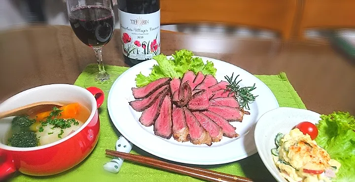 ローストビーフ🐮
かぶのスープ✴️
ポテトサラダ🥔
   ボジョレーヌーボー  🍷|びせんさん