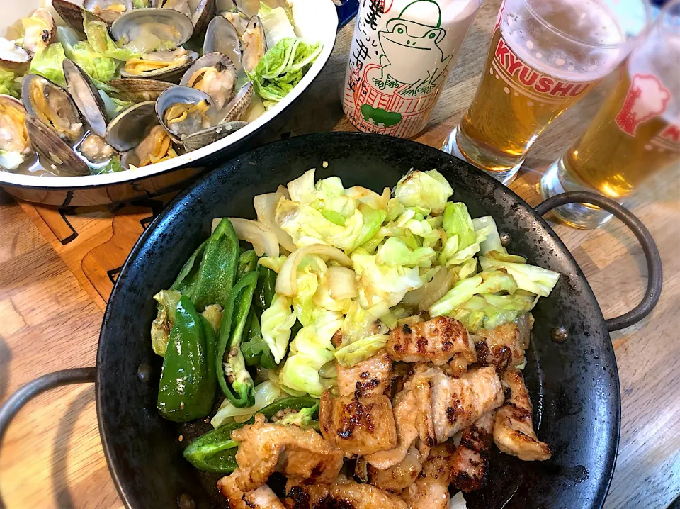 ホルモン鉄板焼き                                                アサリと白菜の蒸し煮|じゅんさんさん